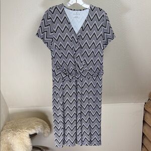 TALBOTS Black & Whit Faux Wrap Dress w/Fabric Band at Waist. Size Medium